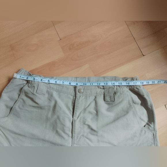 North Face Short Size Large - Picture 3 of 9